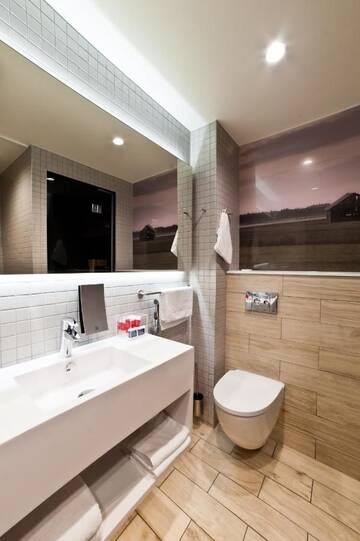 Фото номера Двухместный номер с 2 отдельными кроватями Отель Original Sokos Hotel Lakeus Seinäjoki г. Сейняйоки 3