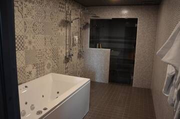 Фото номера Люкс Tower Отель Hotelli-Ravintola Alma г. Сейняйоки 9