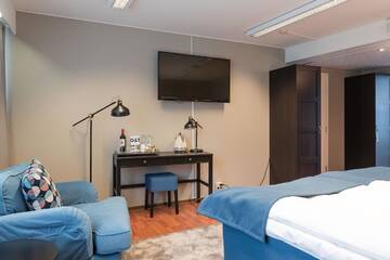 Фото номера Улучшенный двухместный номер с 2 отдельными кроватями Отель Hotel Sorsanpesä г. Сейняйоки 3